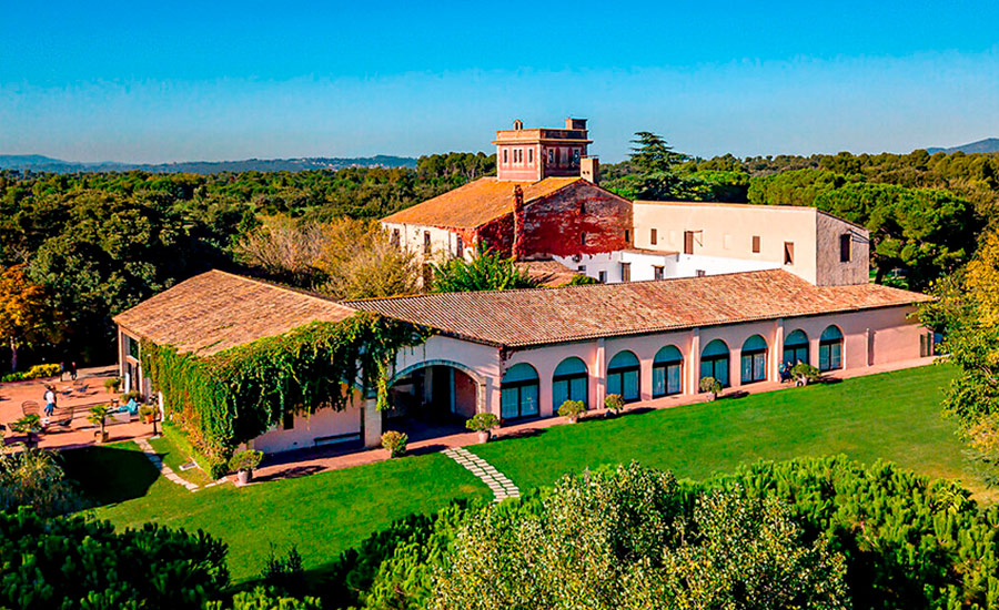 golf en barcelona real club de golf el prat views clubhouse