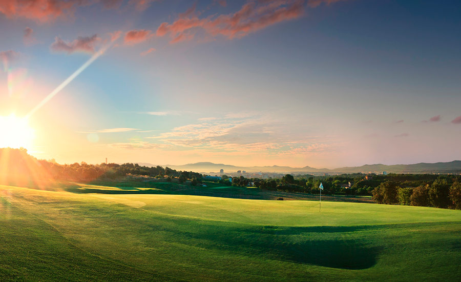 golf en barcelona real club de golf el prat atardecer