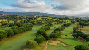 campo de golf llavaneras vista aerea bunkers y arboles