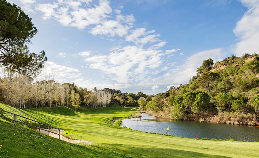 golf en barcelona club de golf barcelona lago