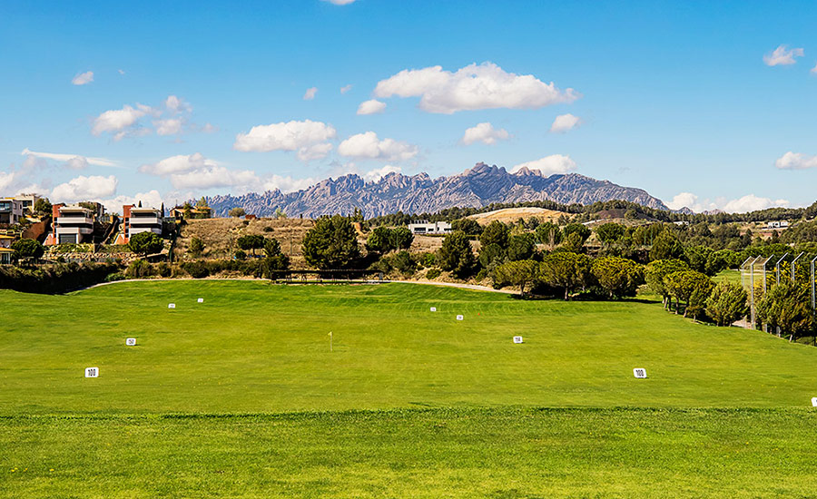 golf en barcelona club de golf barcelona practicas con vistas a montserrat