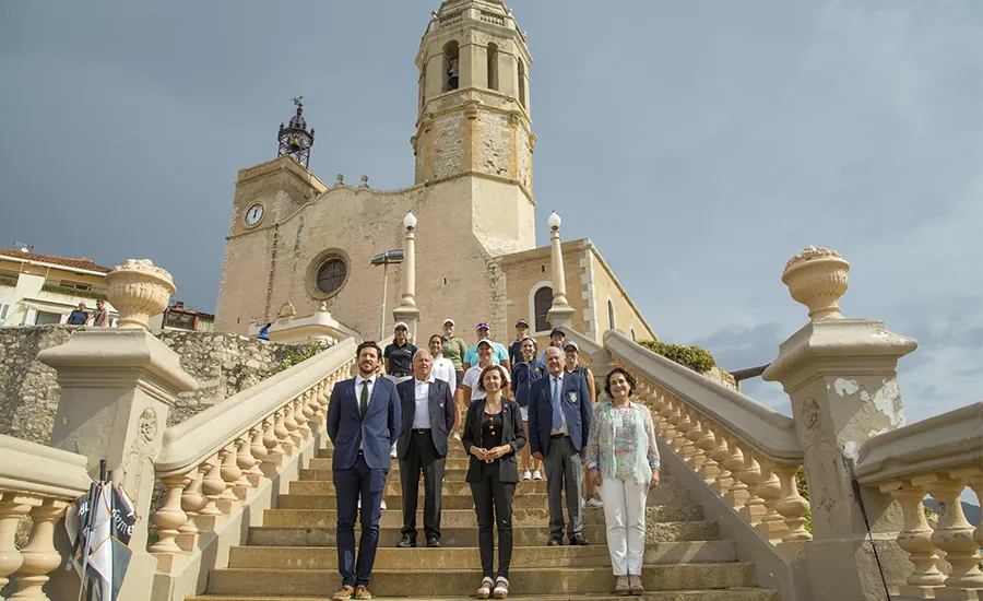 ladies open golf terramar sitges presentacion en escalera iglesia sitges