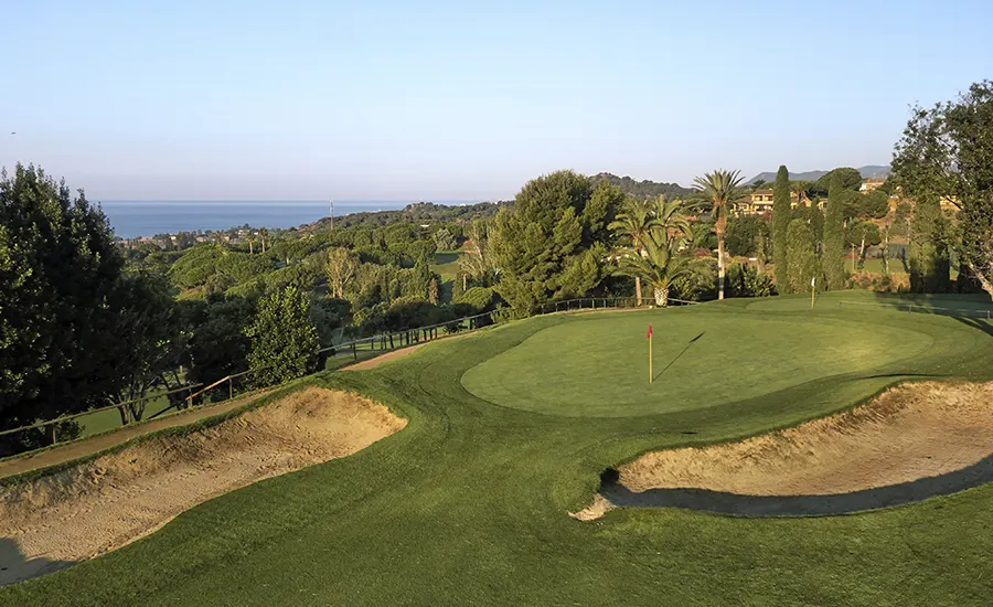 what is golf bunker at golf llavaneras