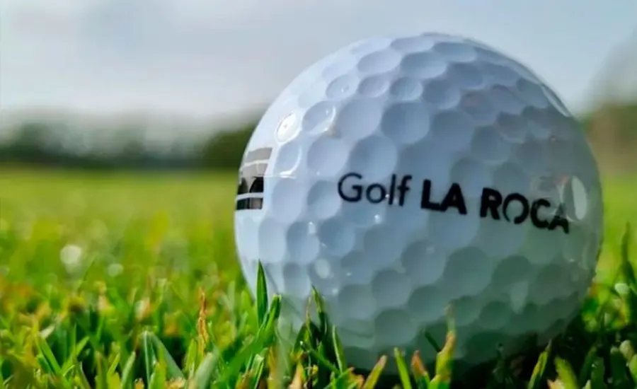 Comprar material de golf en Barcelona en Golf La Roca pelota hierba